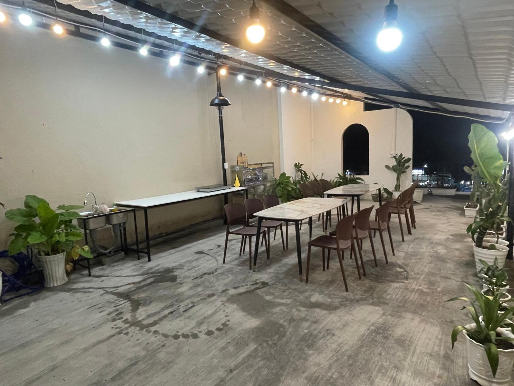 Nha Mat 200m2 View Bien Nhat Le, 3 Phong Ngu , 4 Giuong, 6 Nha Tam,ra Khoi House