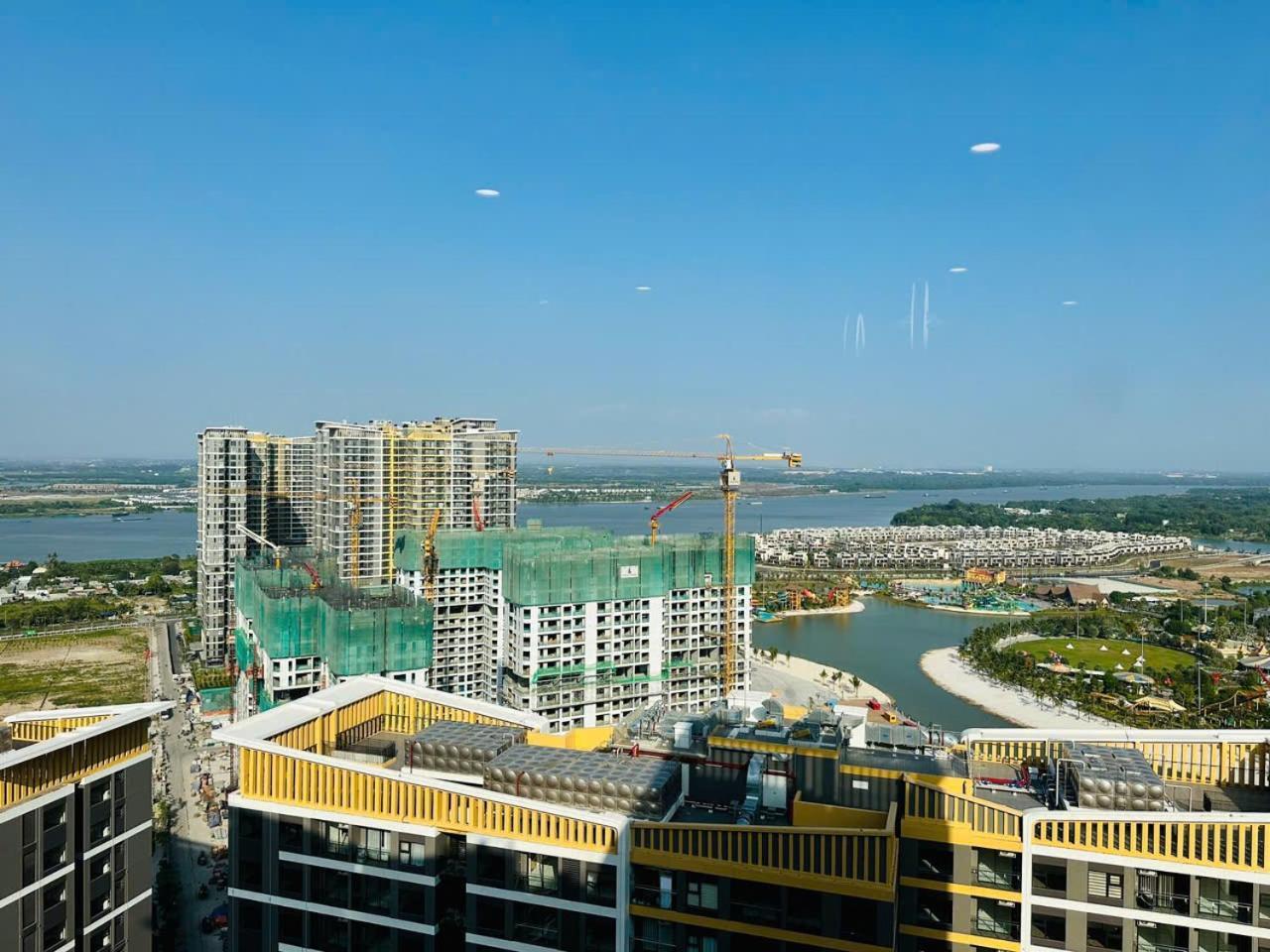 Shi House -elegant&homey Vinhomes Grand Park