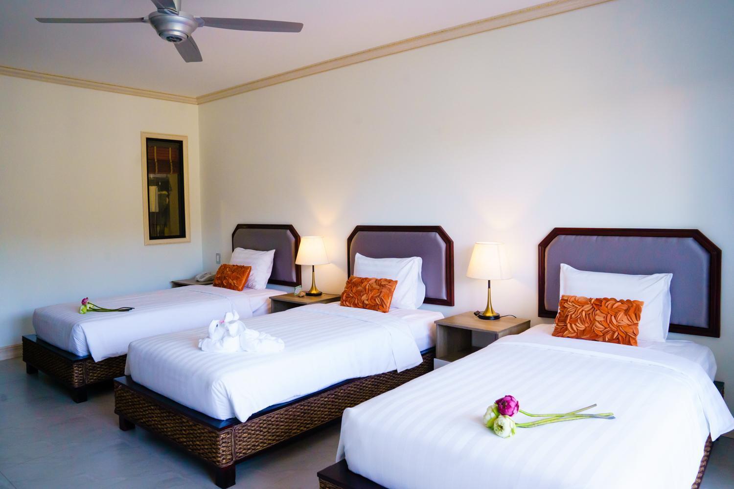 Blooming Lotus Resort *