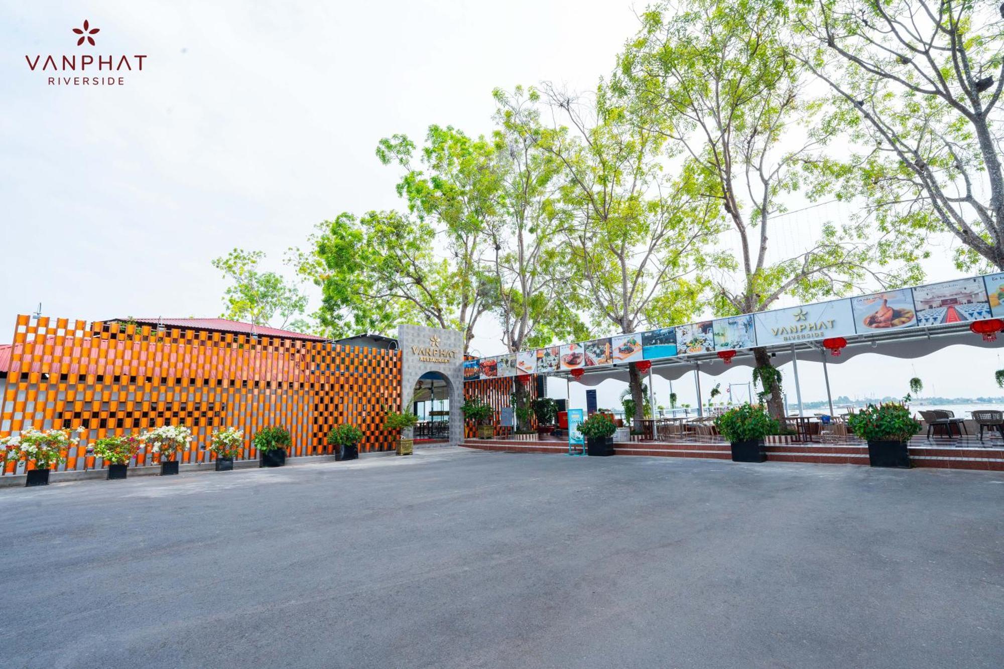 Phat Riverside Hotel