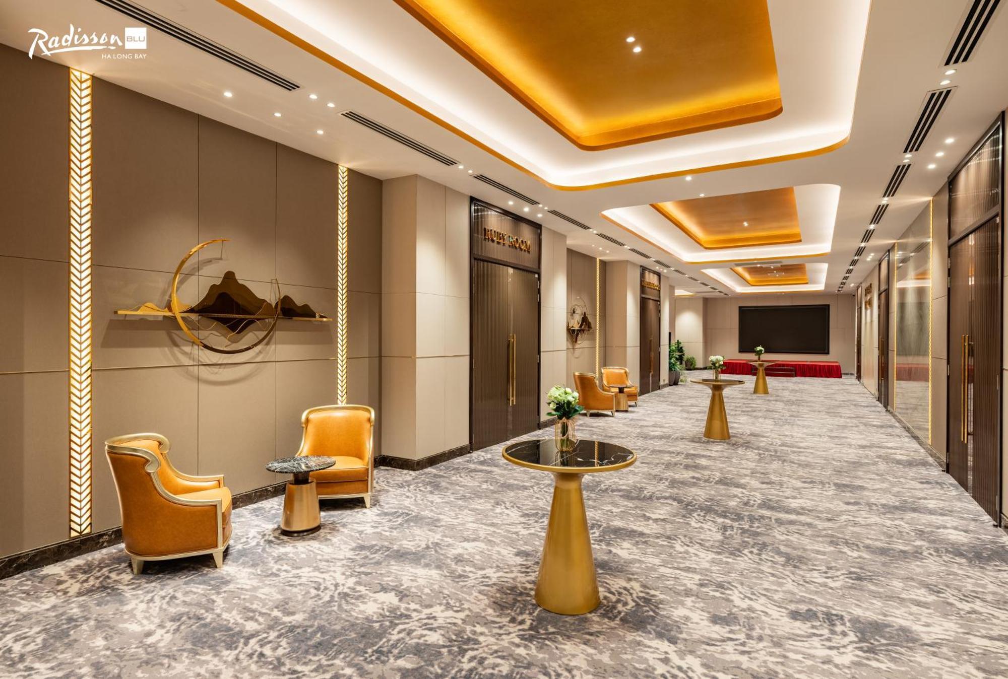 Radisson Blu Bay Hotel 5*