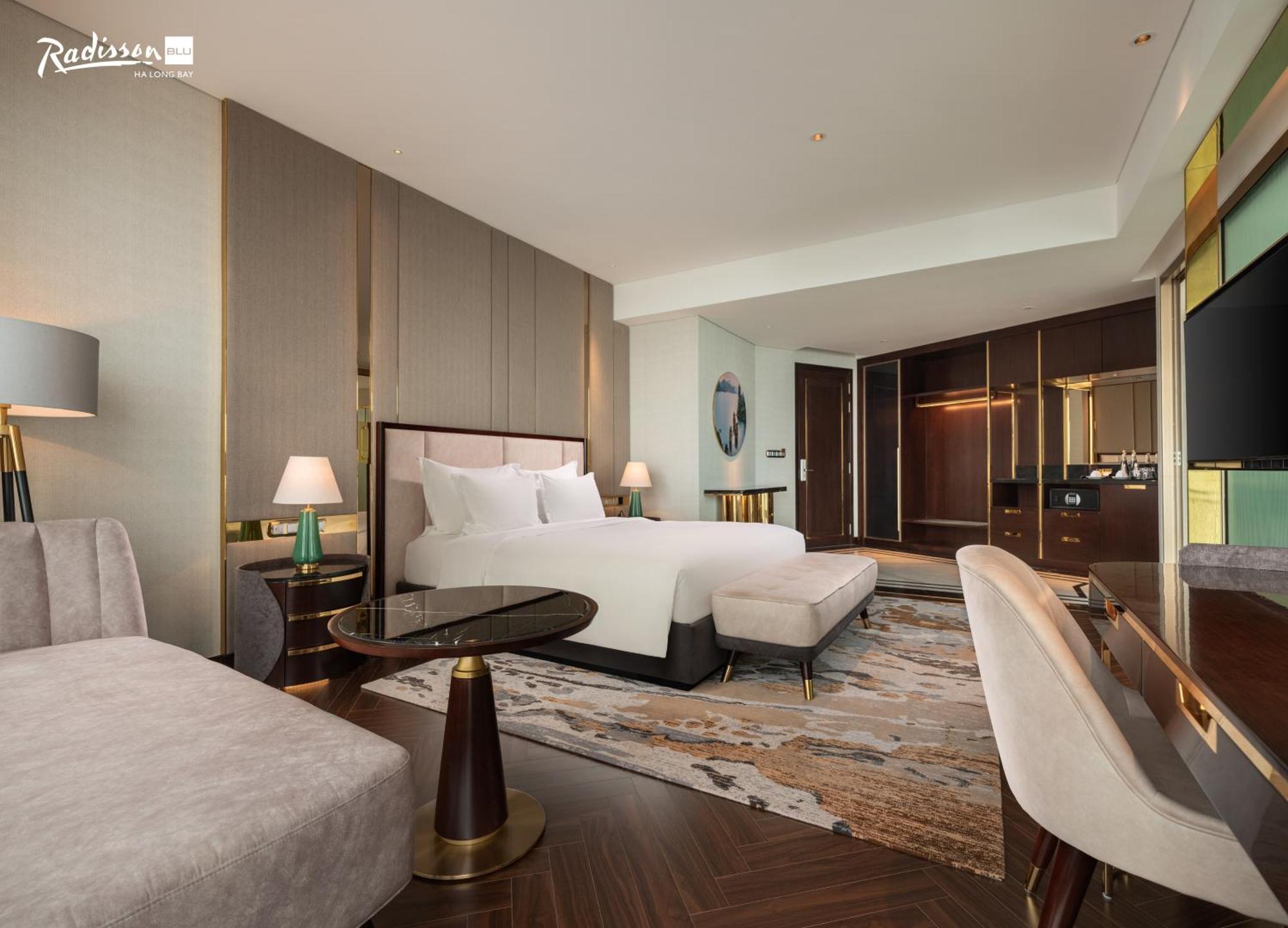 Hotel Radisson Blu Bay 5*