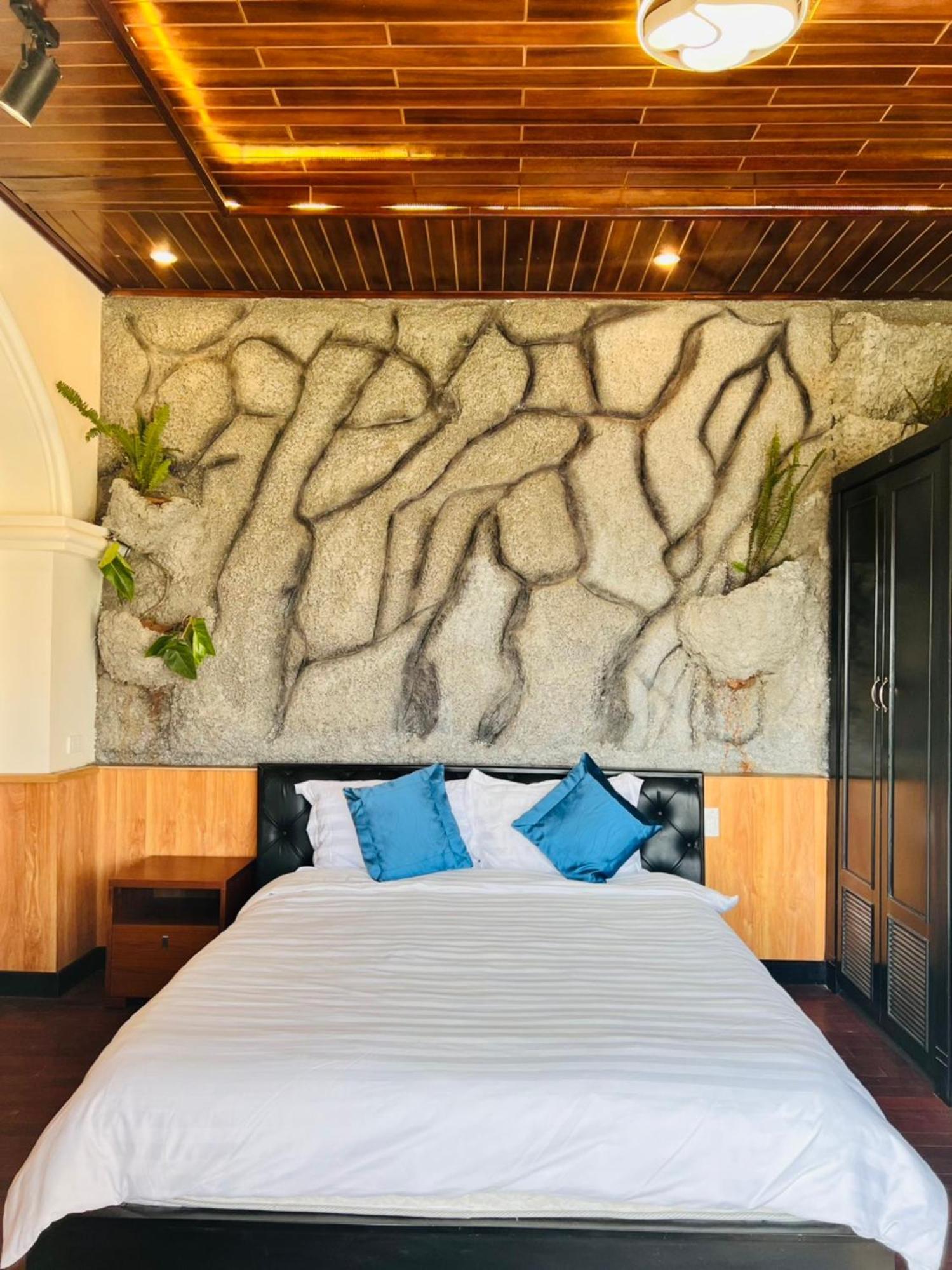 Thac Lien Khuong Hotel