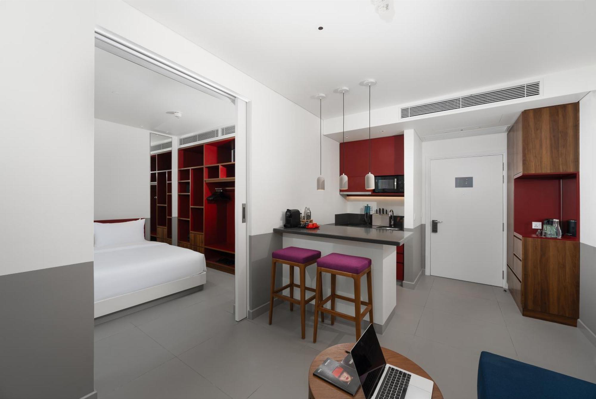 Wink - 24hrs & Rooftop Pool Bar Hotel 4*