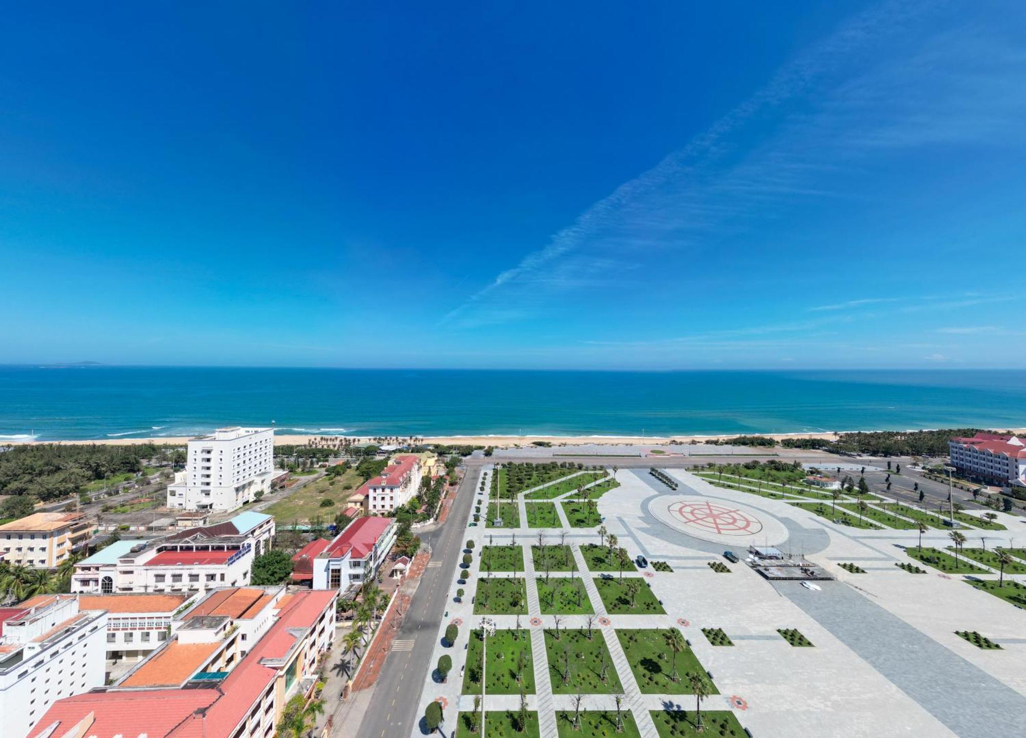 Wink - 24hrs & Rooftop Pool Bar