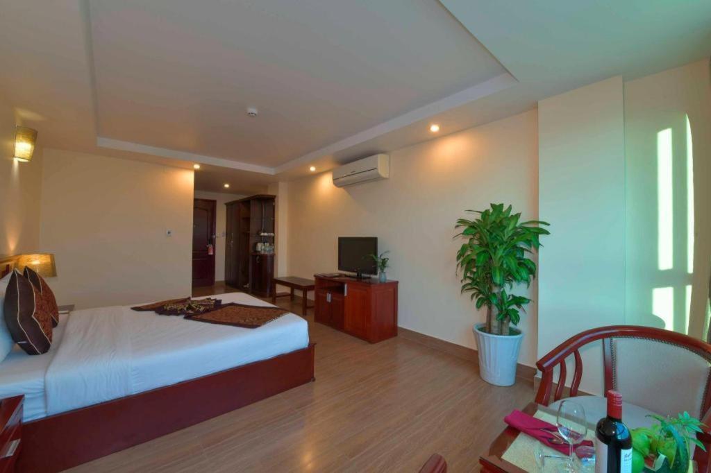 Hotel Tan Binh 4*