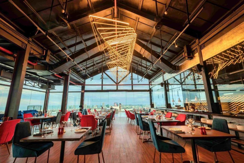 Aparthotel Gold With Sea View In Bay 4*
