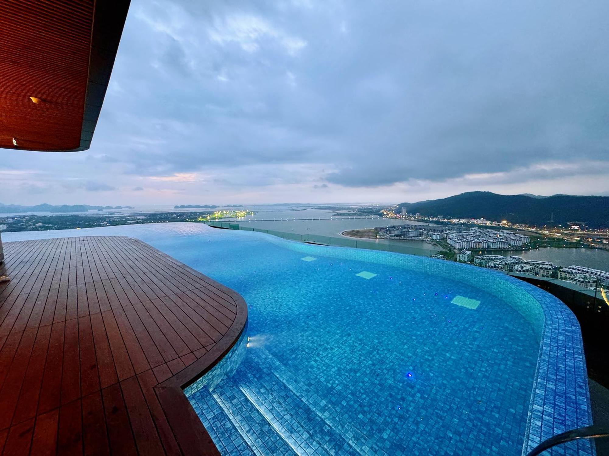 A La Carte Bay By Sima Chill * Ha Long