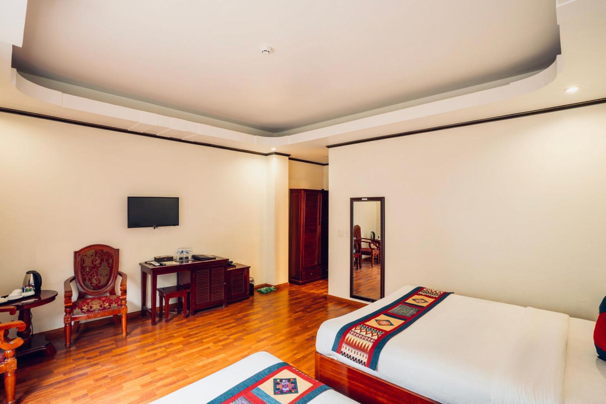 Hotel Arengo & Travel