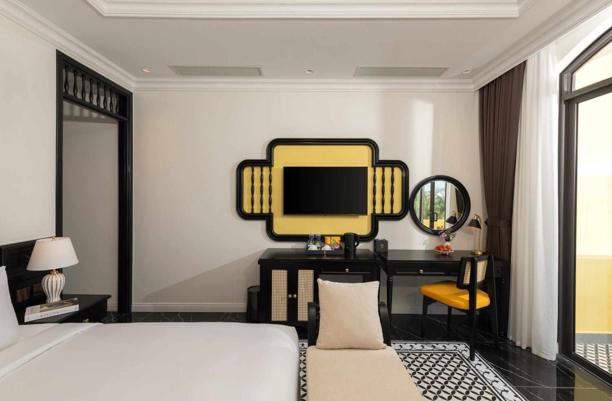 Nesta Hoian &
