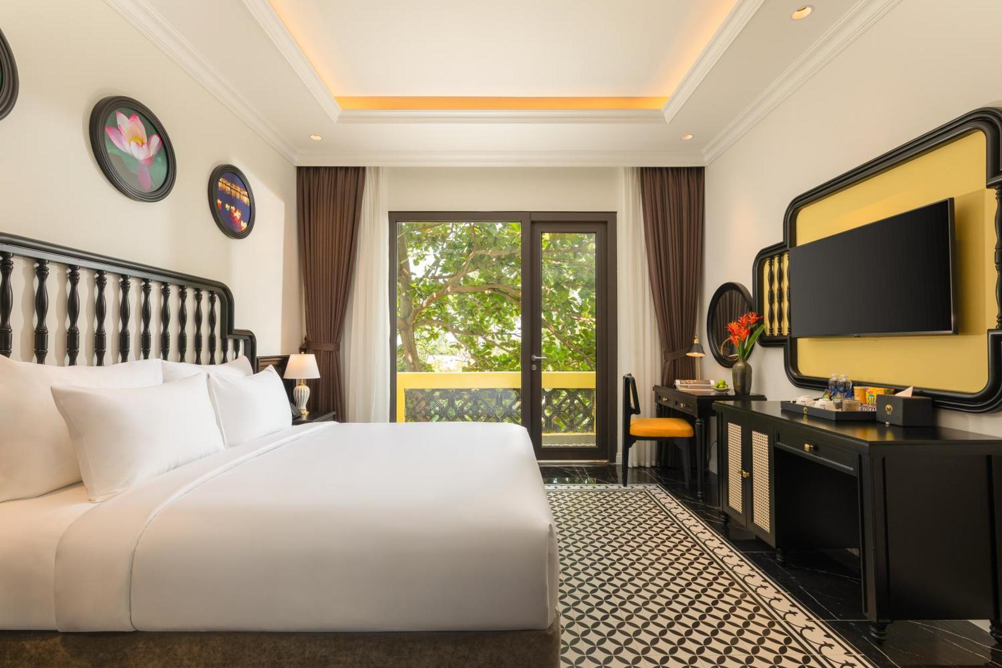 Nesta Hoian &