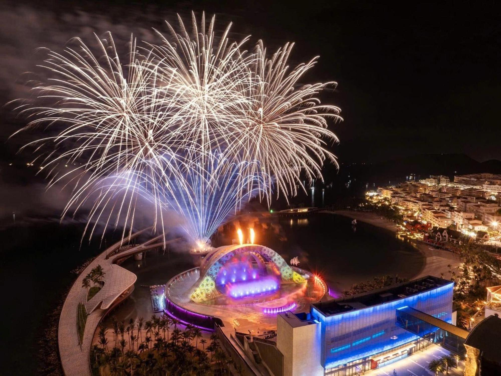 Elyday Hillside - Sea & Firework View Hotel