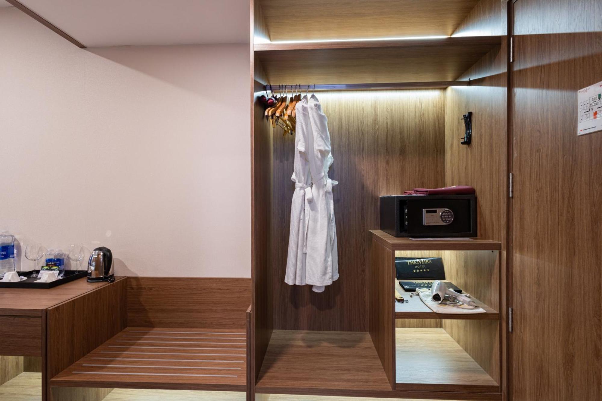 Hotel The Mira 5*