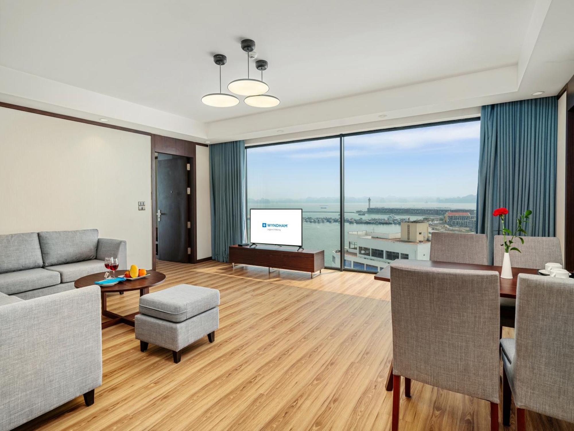 Wyndham Legend Khách sạn 5*