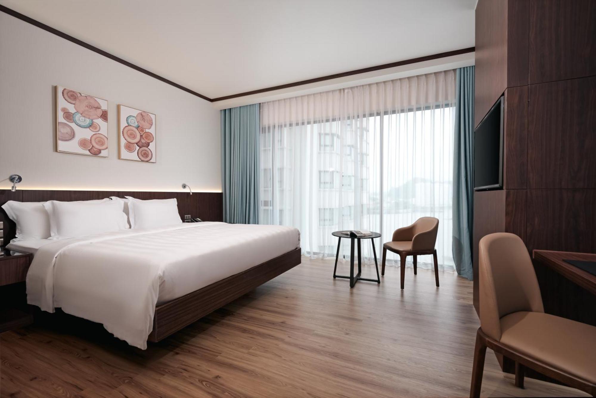 Khách sạn Wyndham Legend 5*