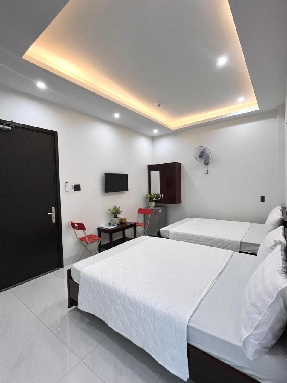 2001 Motel *