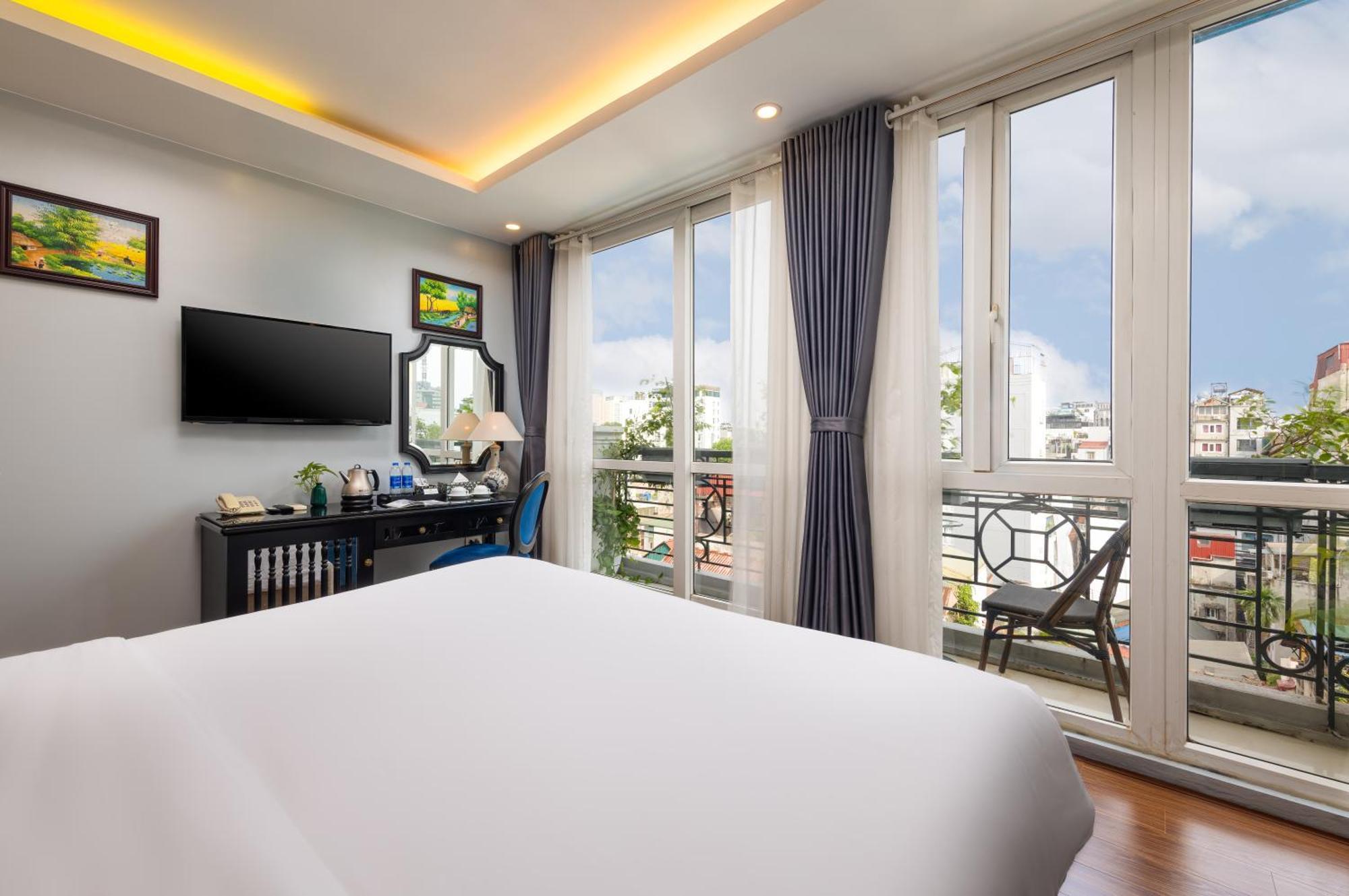 Golden Hotel