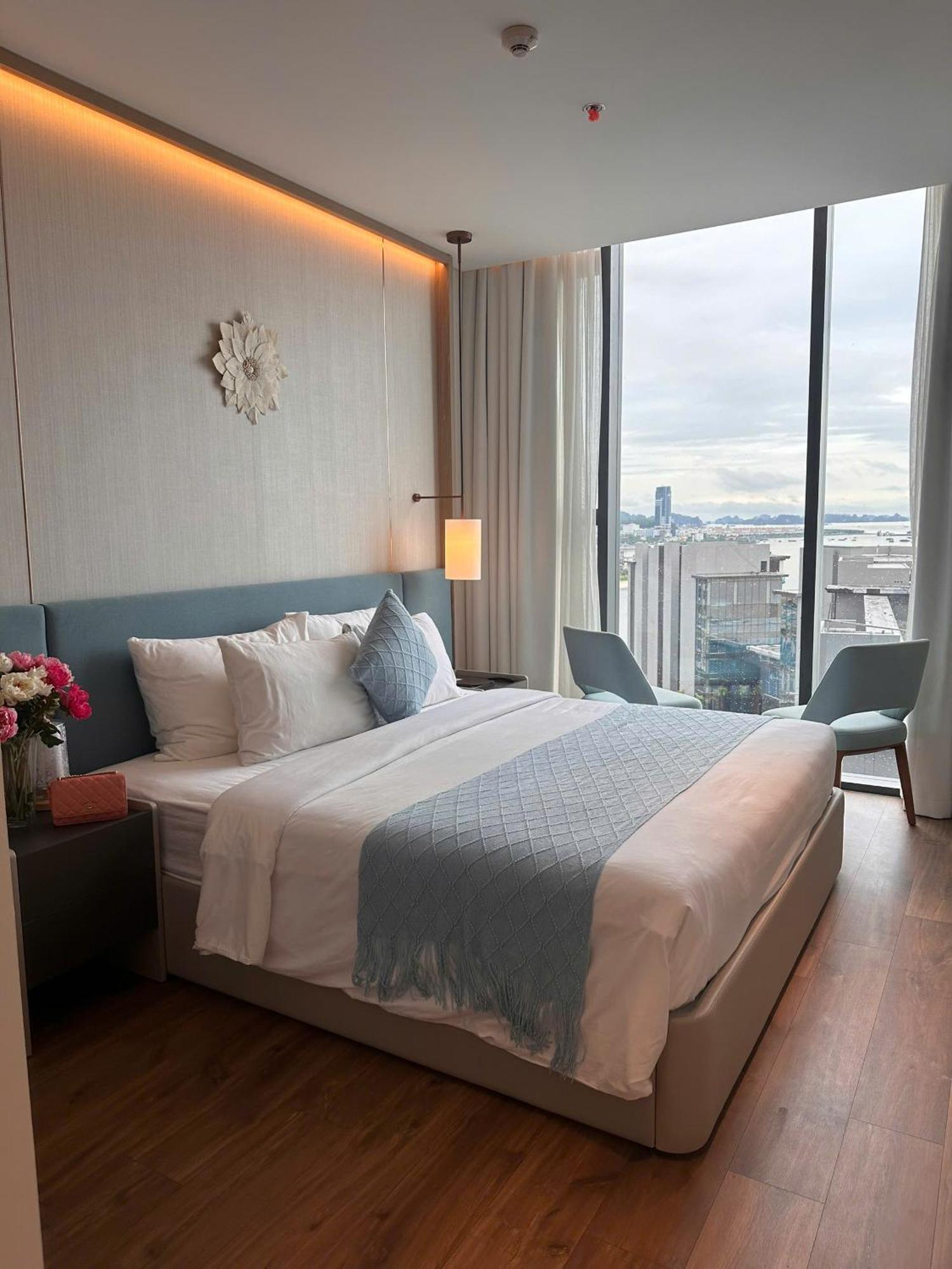 Elegant Alacarte Apartment Ha Long