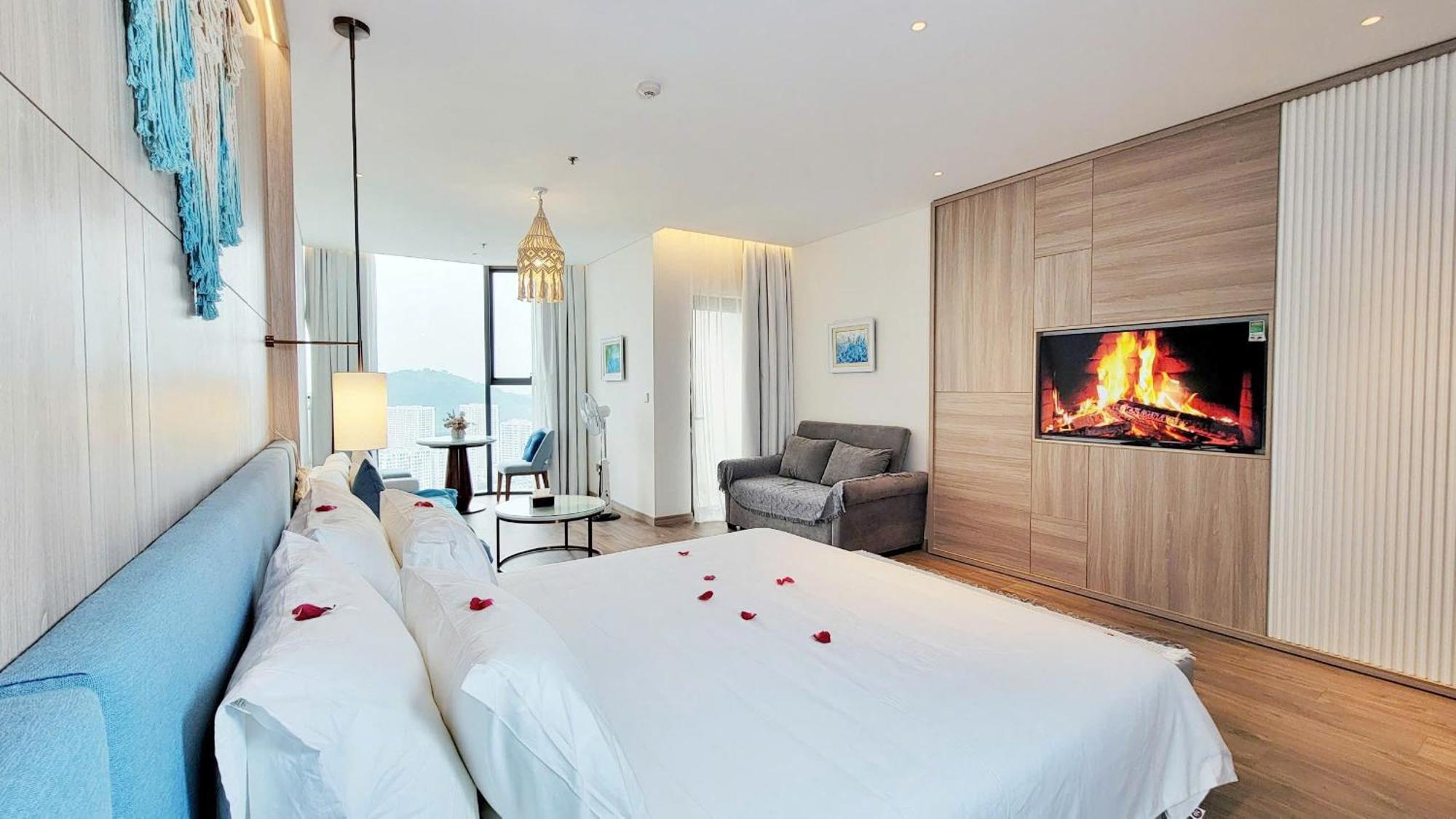 Elegant Alacarte Apartment Ha Long