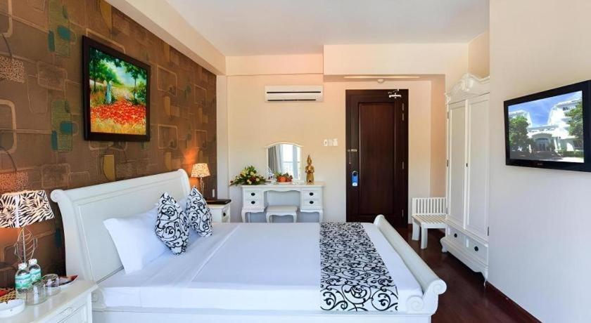Paragon Hotel