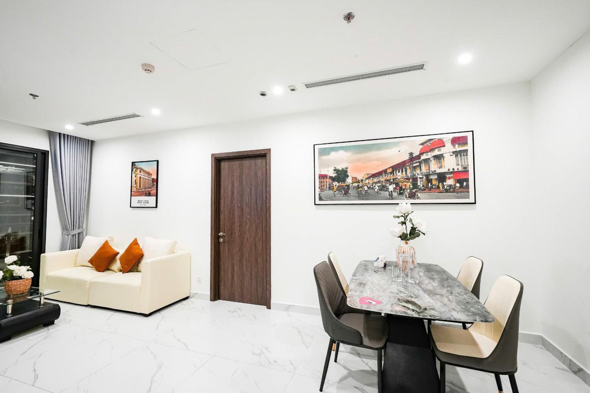 Shi House -elegant&homey Vinhomes Grand Park