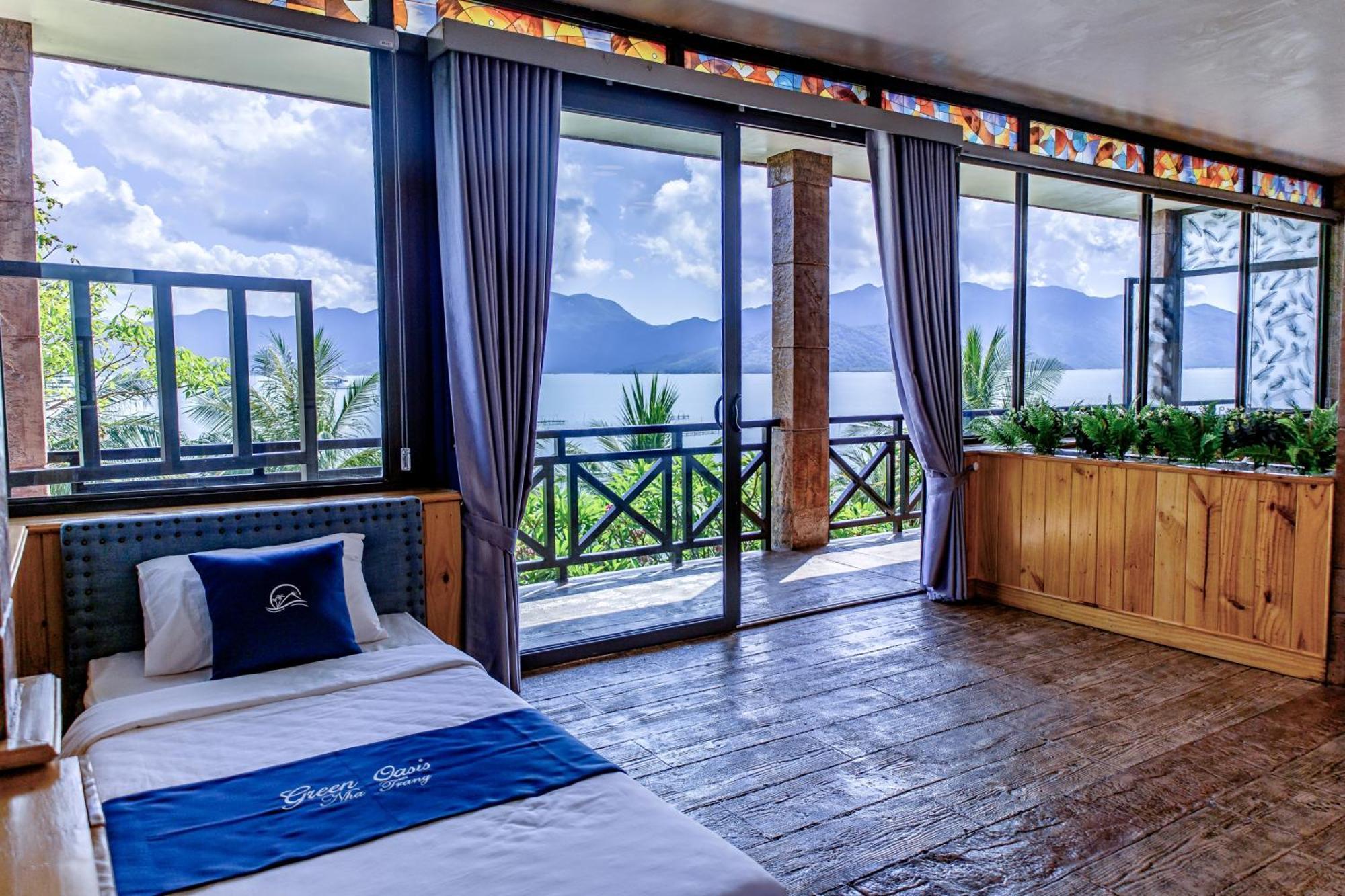 Oasis Hotel
