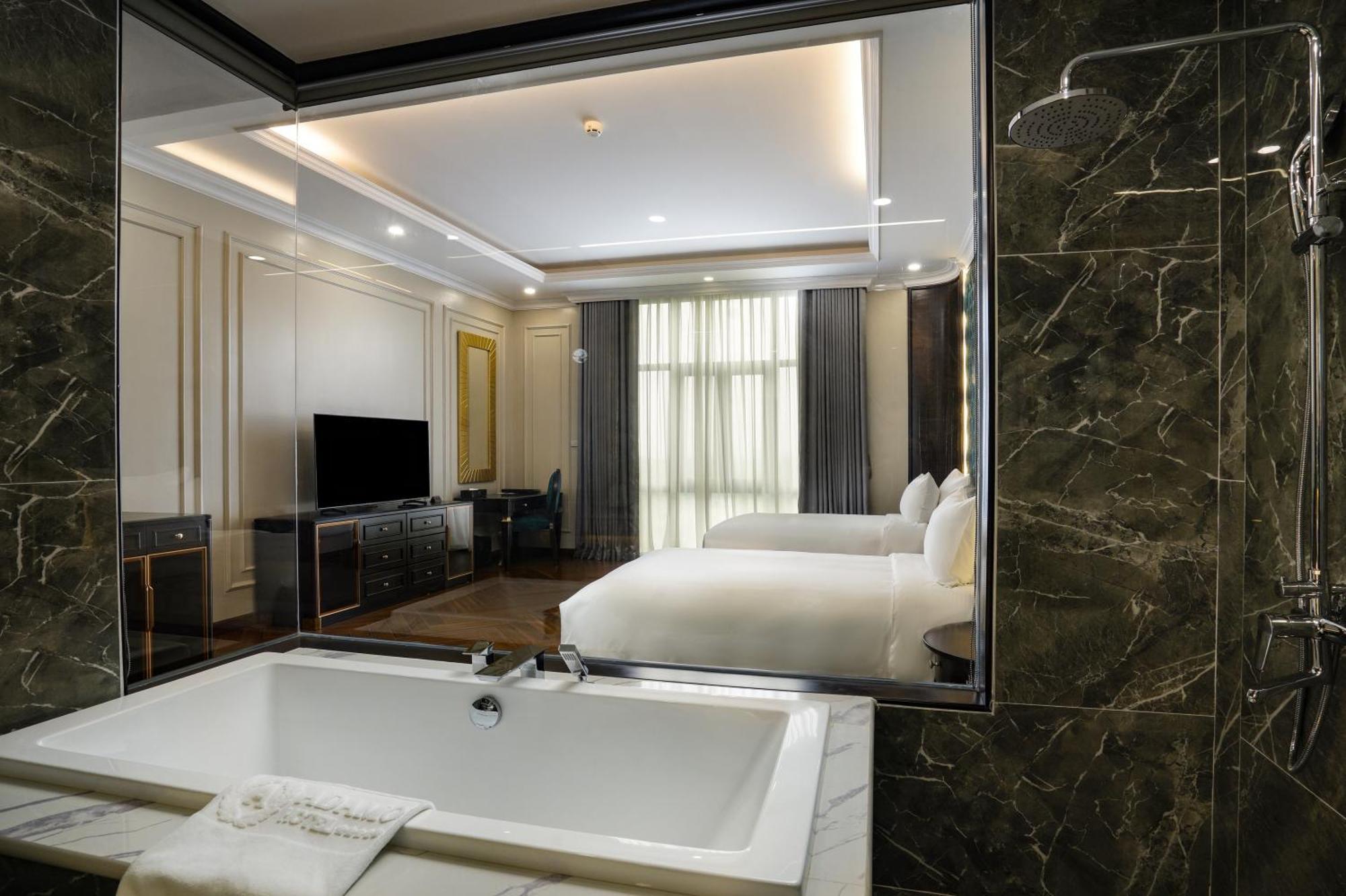 Adamo Hotel 5*