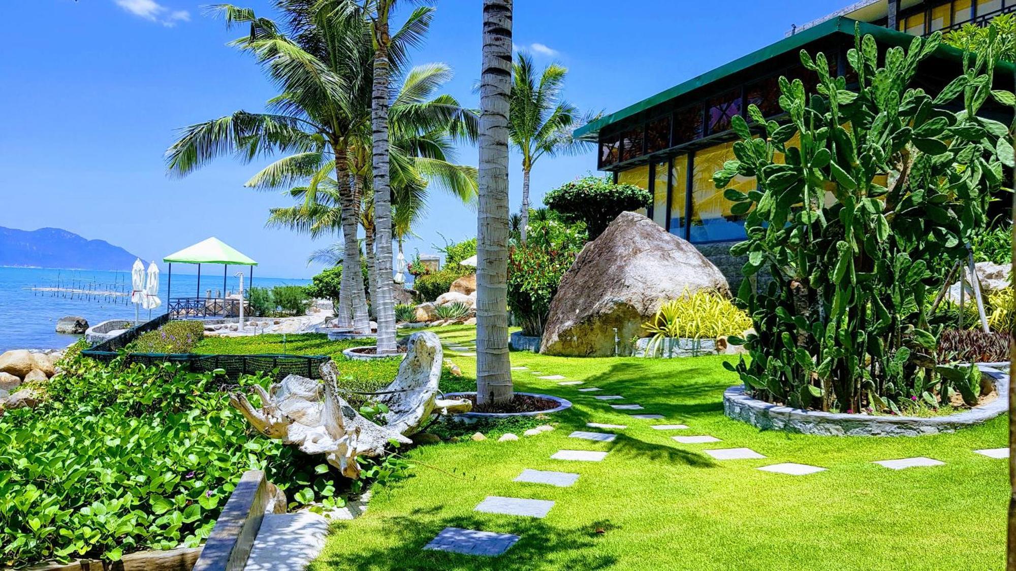 Oasis Hotel