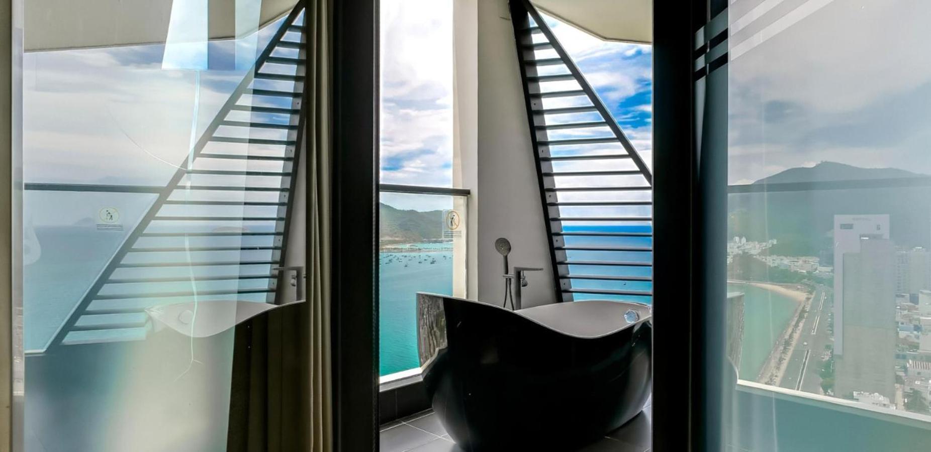 Boton Blue & Hotel