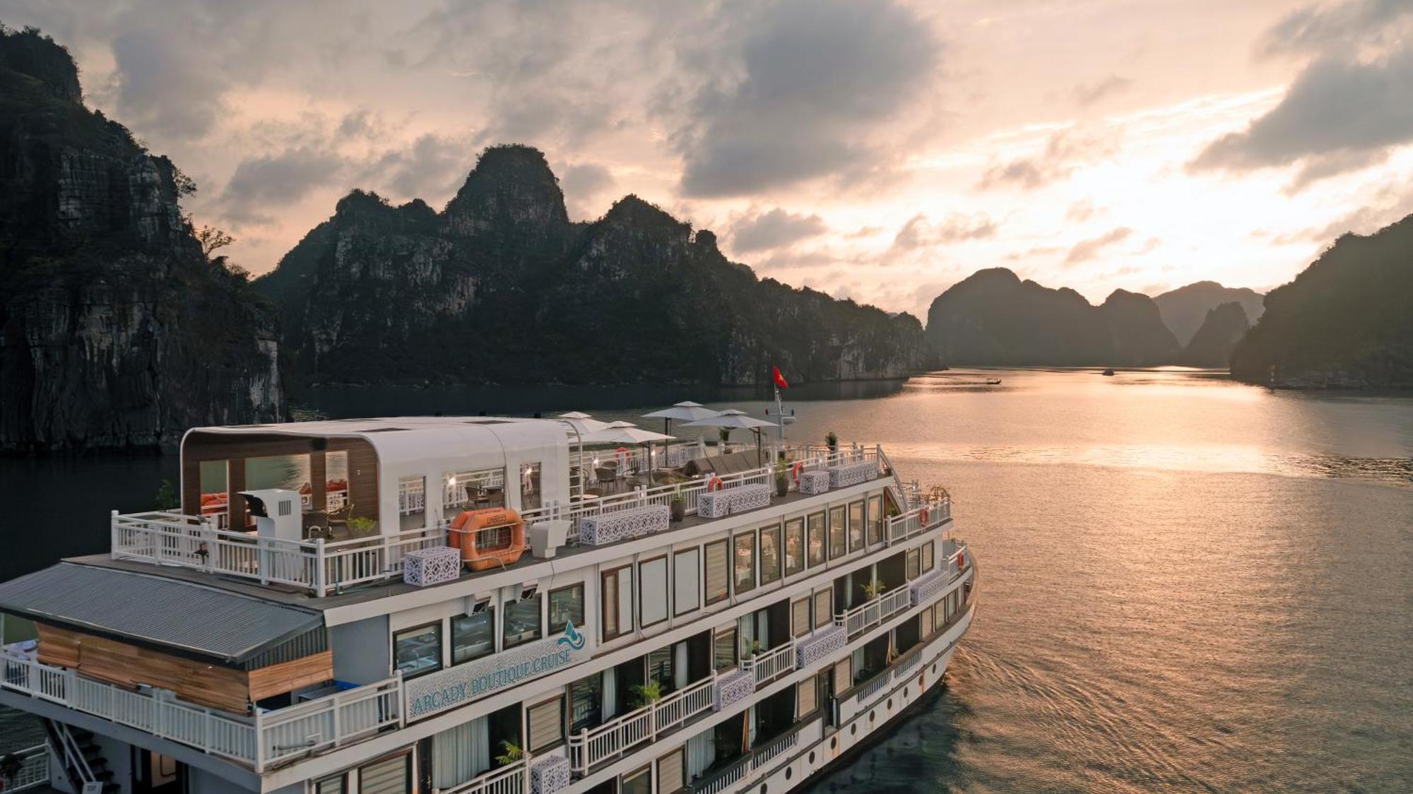 Arcady Cruise Botel