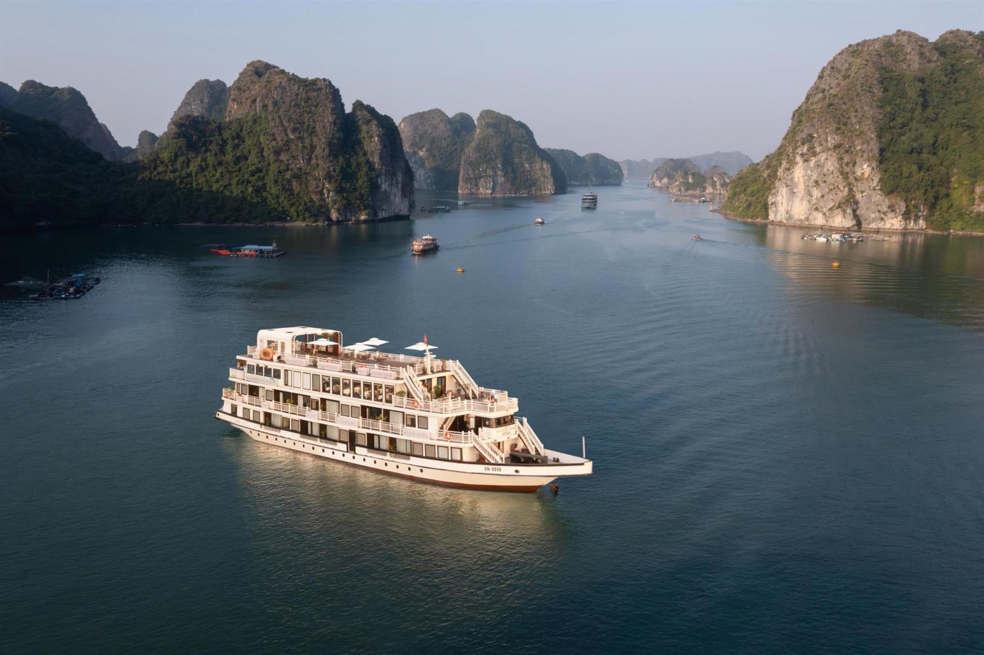 Botel Arcady Cruise Ha Long