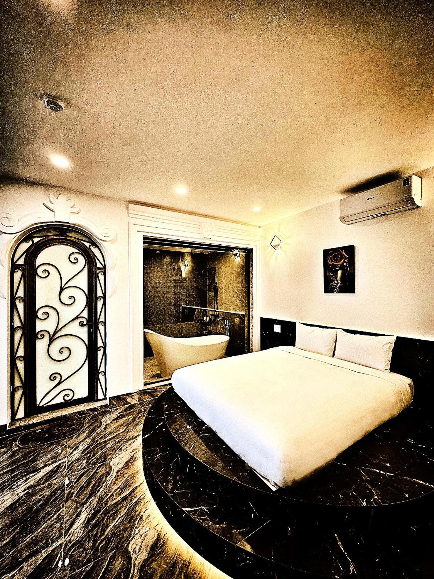 Villa Hello & Hue