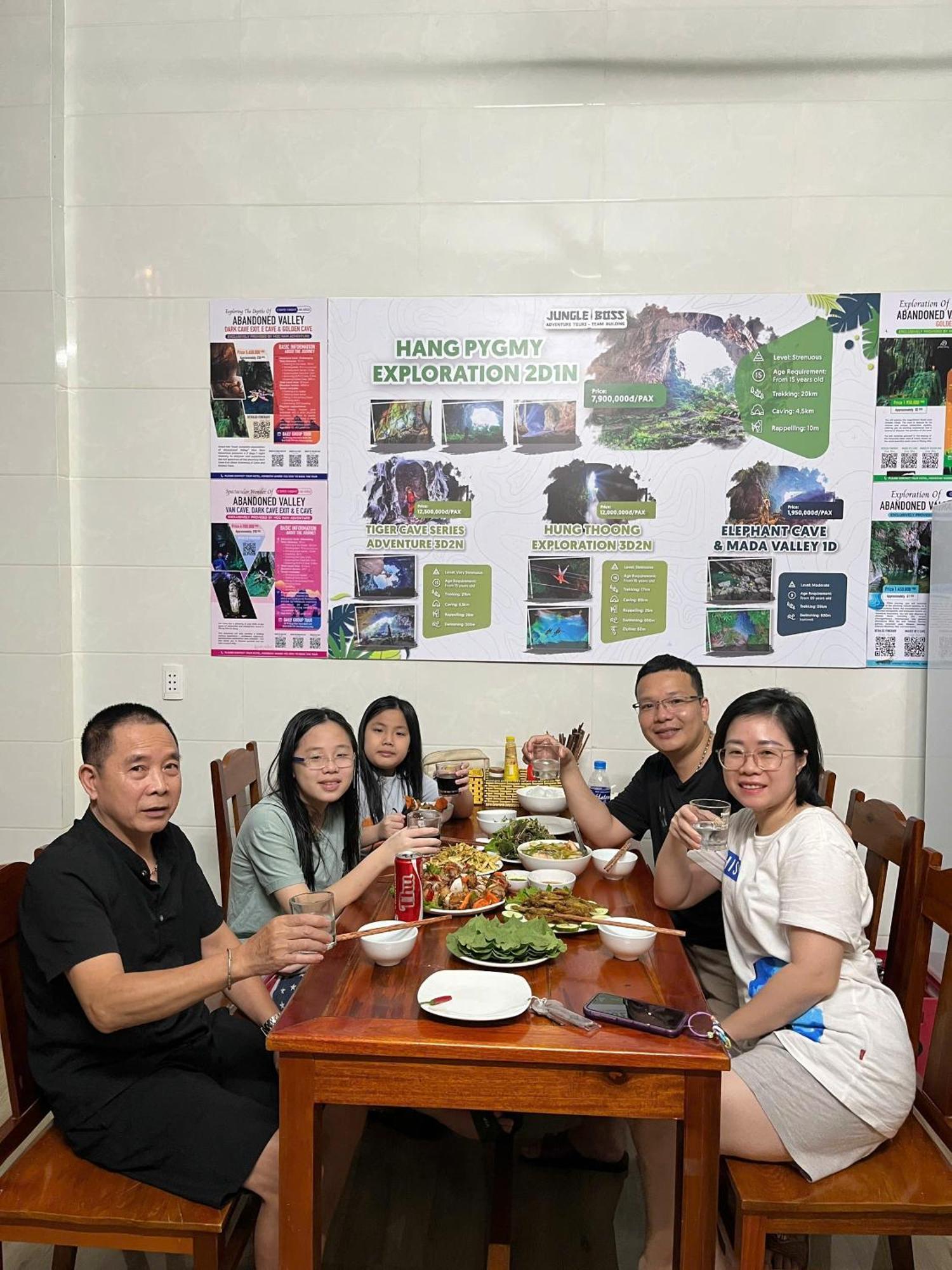 Magic Fingers And Bed & Breakfast Phong Nha