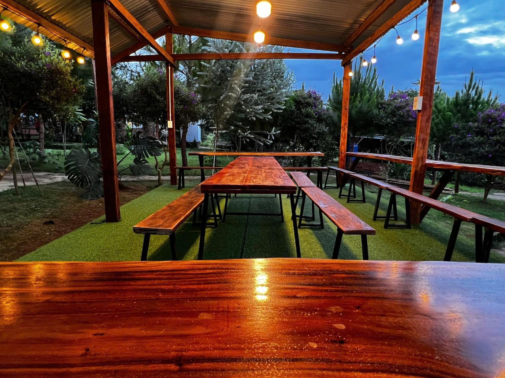 Lodge Eliss Garden Coffee &
