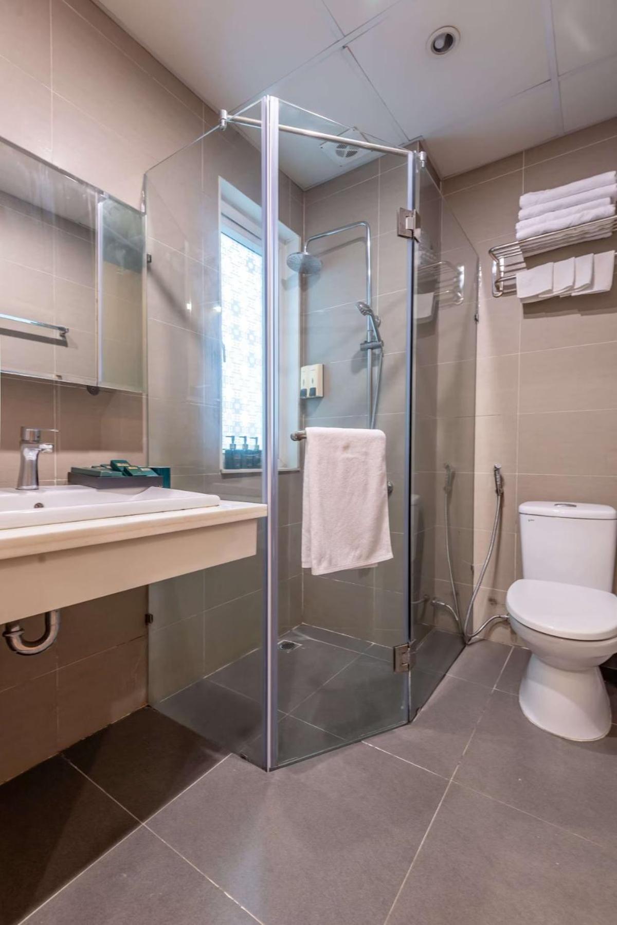 Golden Sunshine And Travel Hotel 4*