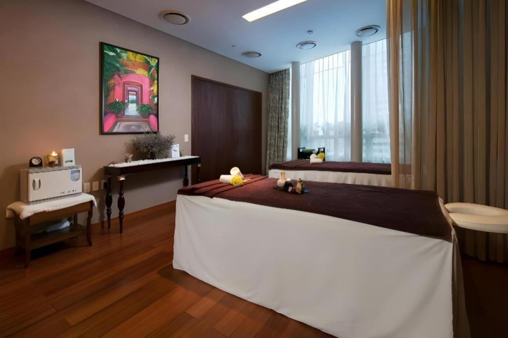 Calidas Landmark72 Royal Hotel 5*
