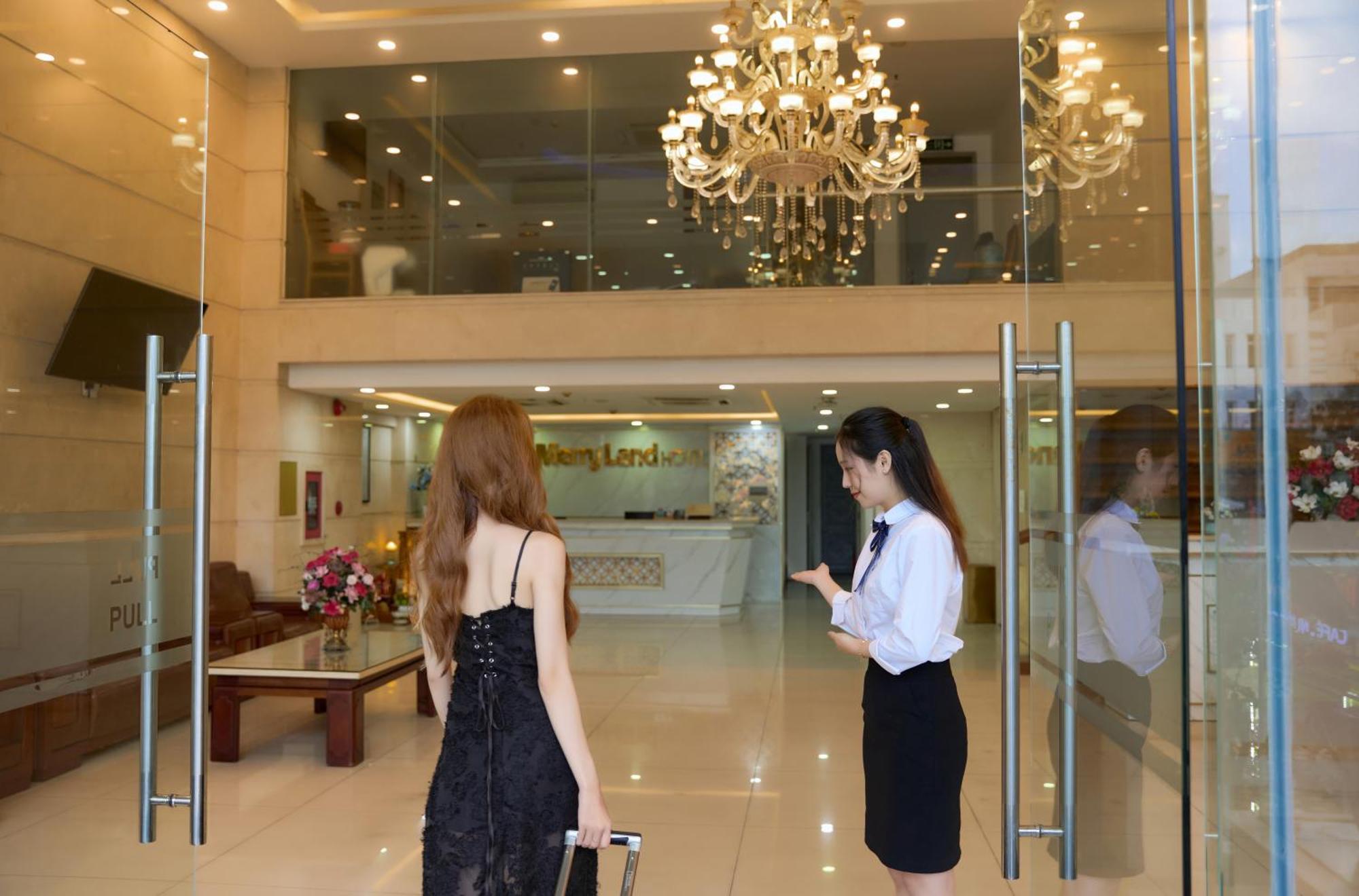 Hotel Merry Land