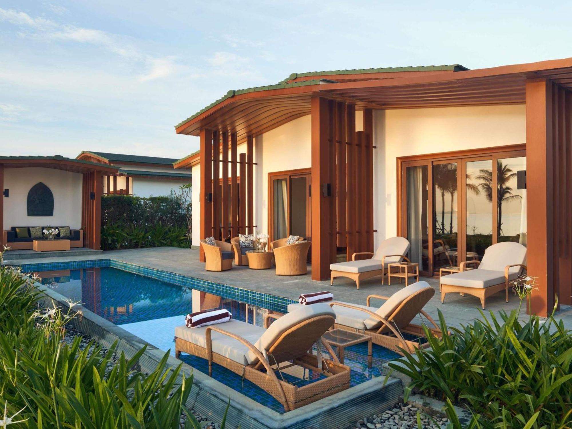 Resort Moevenpick 5*