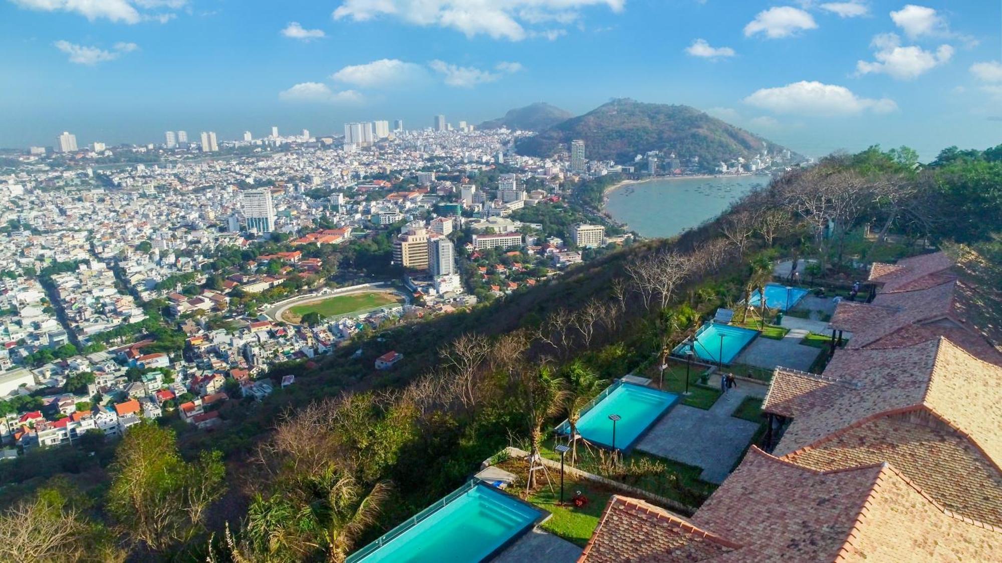 Ho Park Khach San - 3*