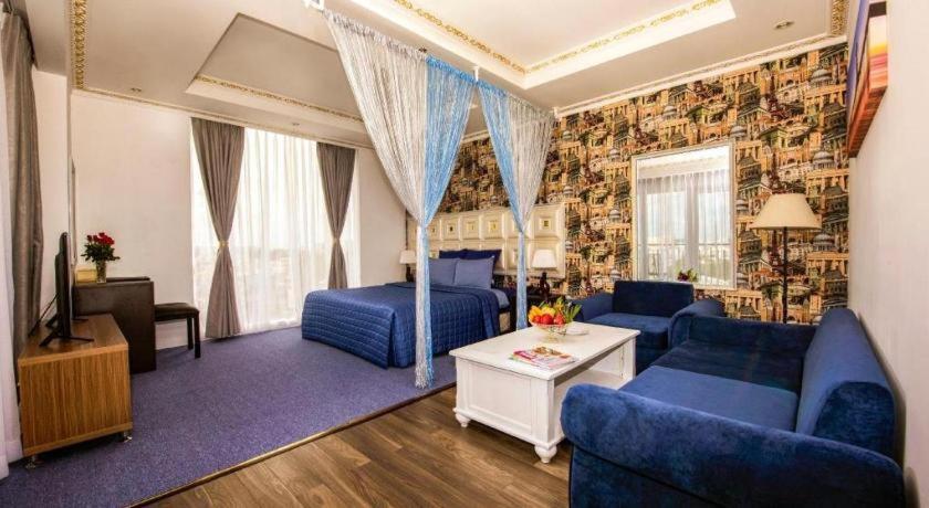 Golden Crown Saigon 3*
