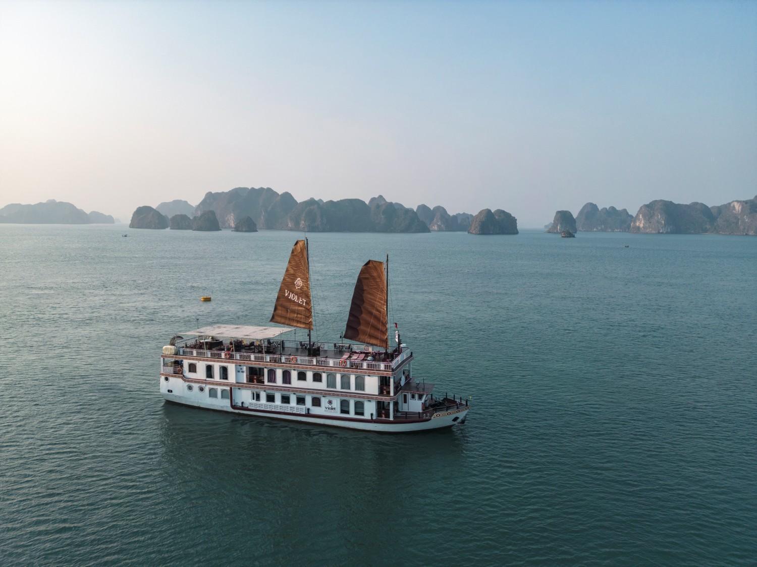 Heritage Line Violet Cruise - Halong Bay & Lan Ha Bay Hạ Long