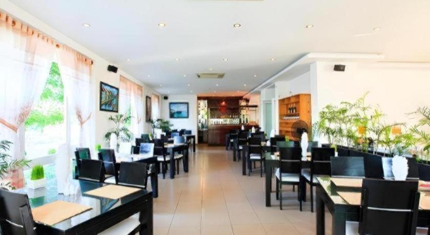 Paragon Hotel
