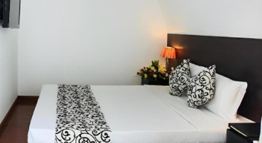 Hotel Paragon 3*
