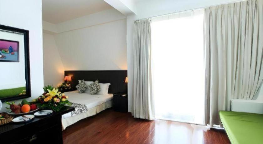 Paragon Hotel 3*