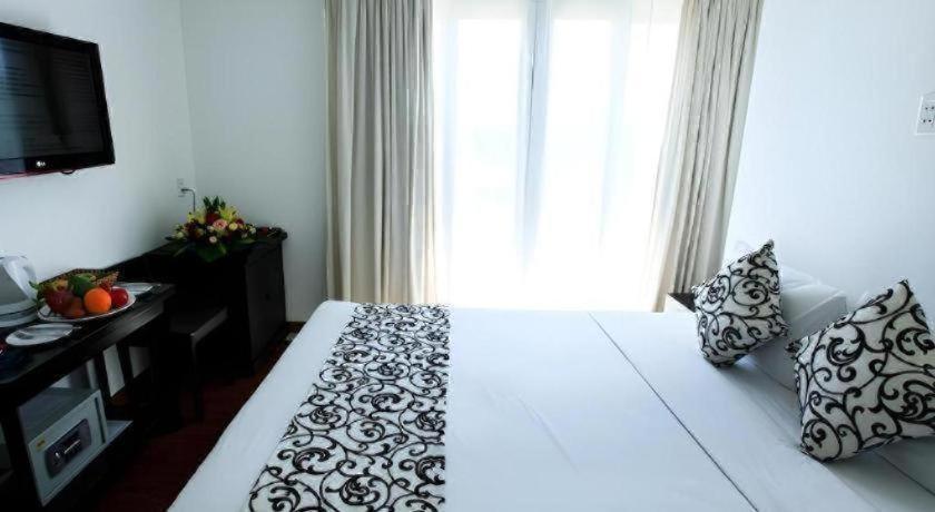 Paragon Hotel 3*