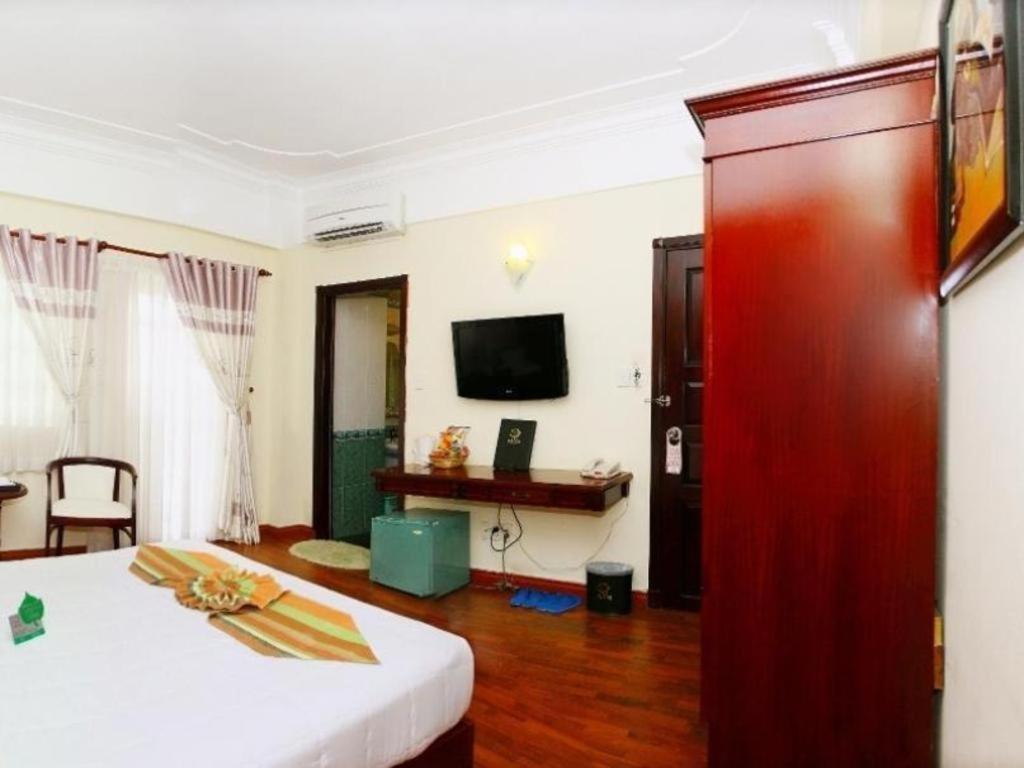 Universe Hotel