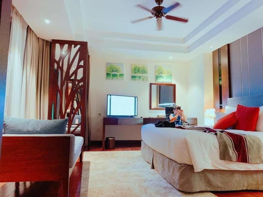 Summer Hotel