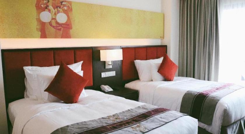Summer Hotel