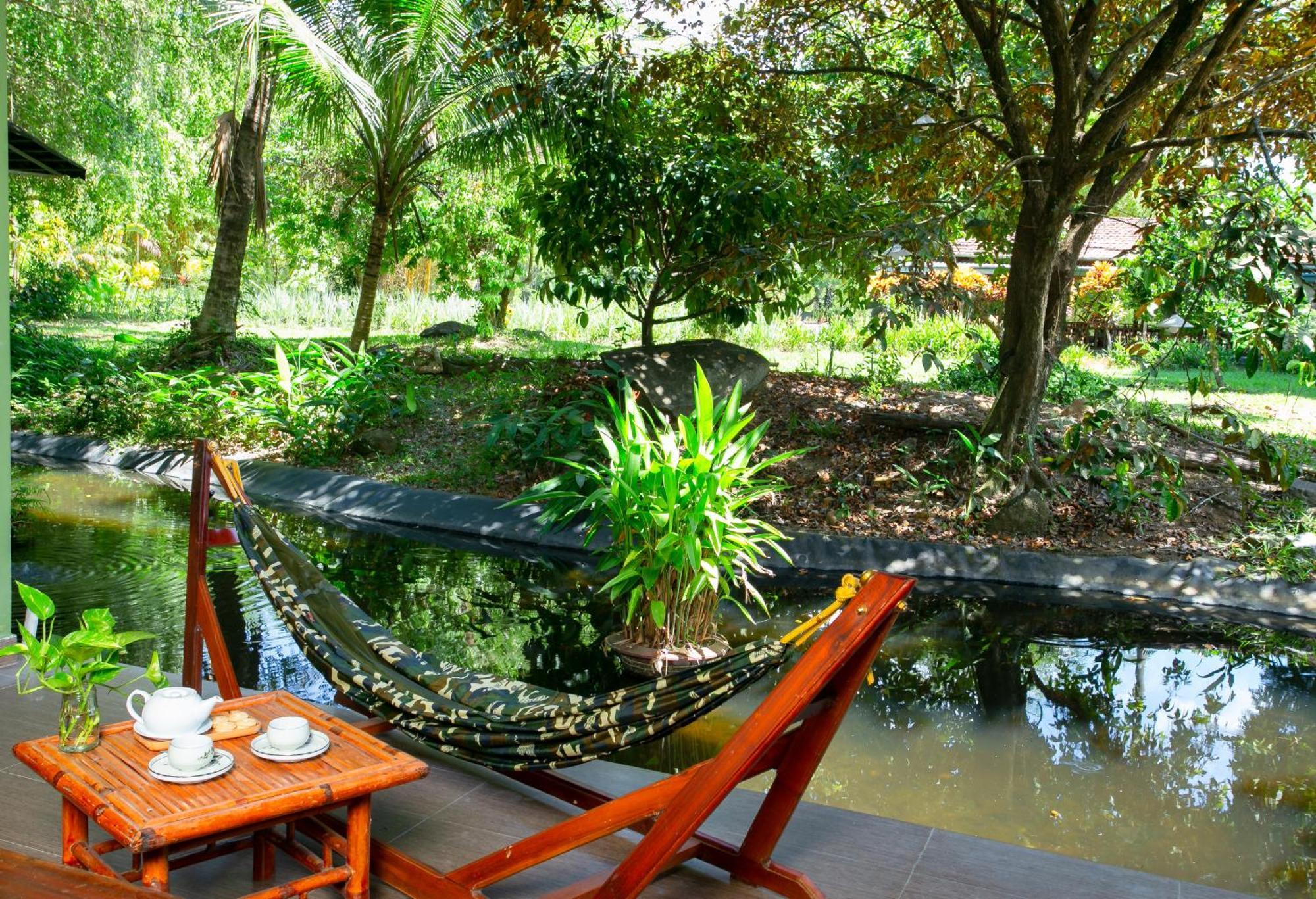 Jungle Hotel