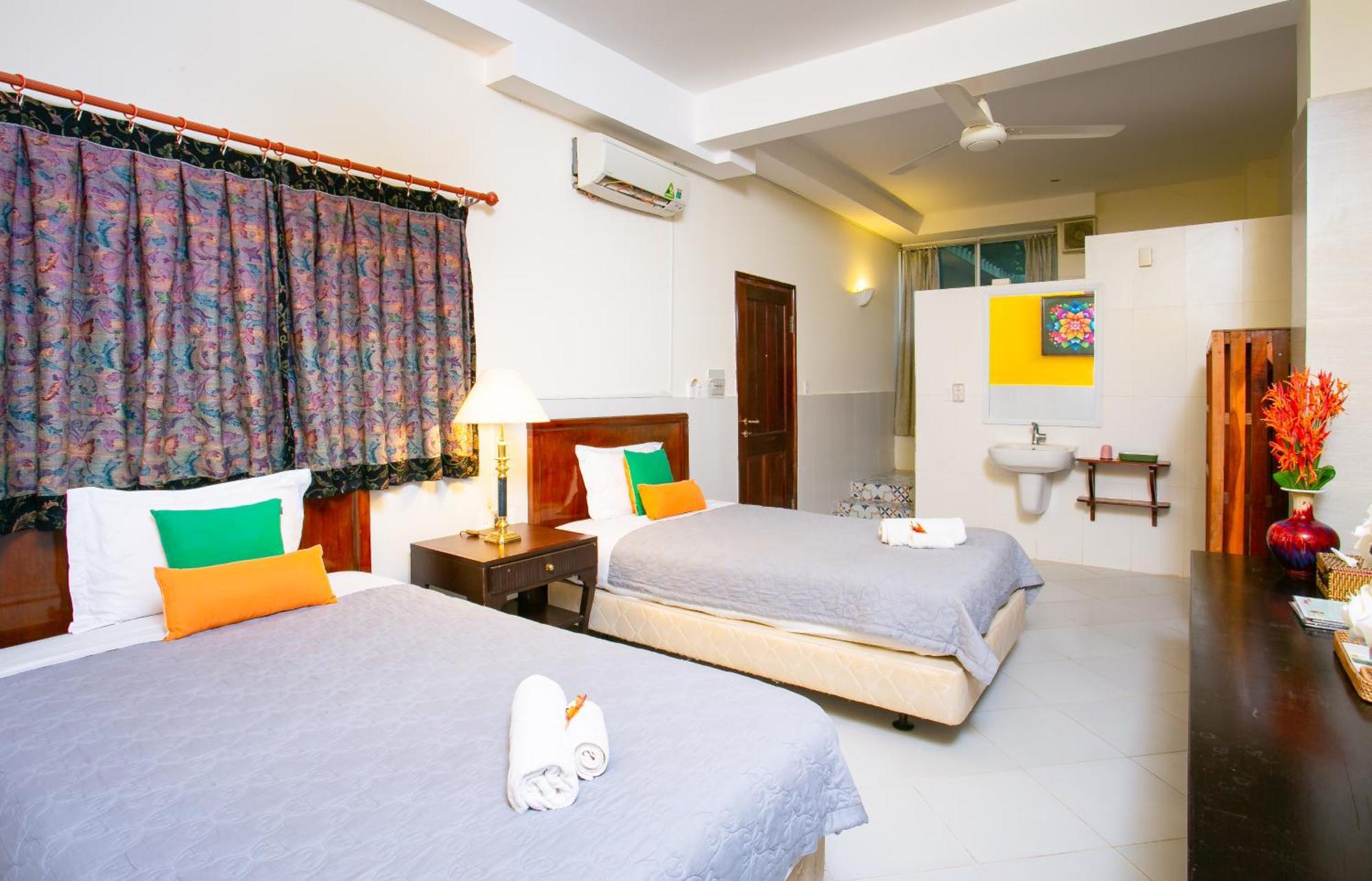 Jungle Hotel